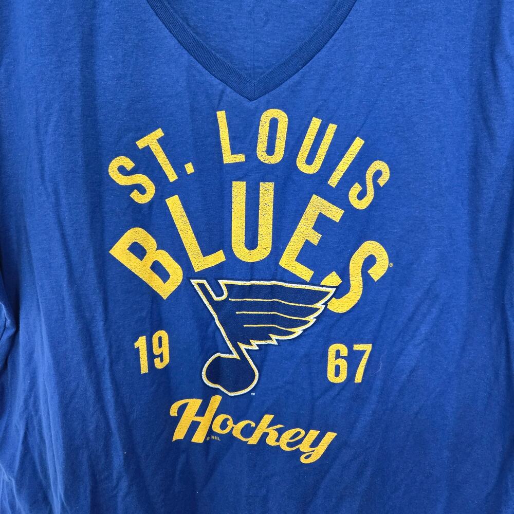 St. Louis Blues NHL Hockey Blue V-Neck Women's T-Shirt NWOT Size 3X - Picture 2 of 4